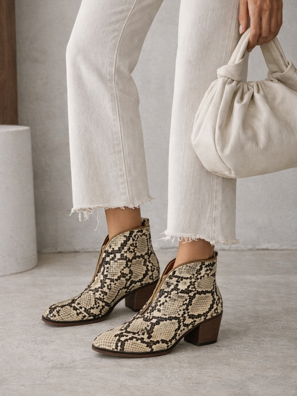 Mata Snakeskin Ankle Boots Size 6.5 Western Block Heel Zip Detail Festival Boho